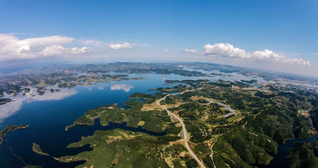 楚韵悠扬——湖北山水间的传统服饰演绎